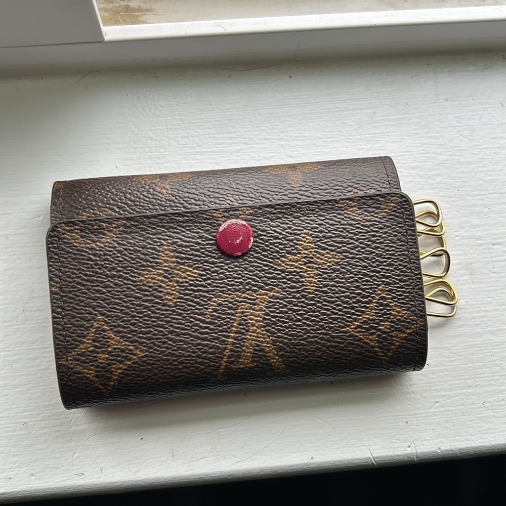 Authentic Louis Vuitton 6 KEY HOLDER